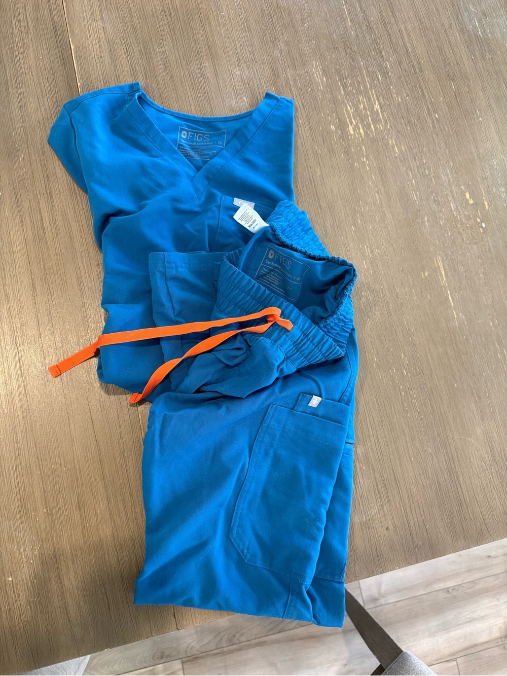 Figs Scrub set- alps blue